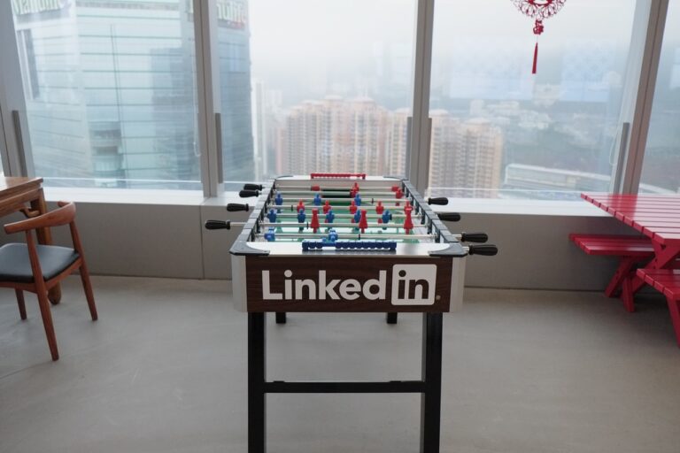 Publicitat a LinkedIn: Estratègies i Beneficis per al teu Negoci